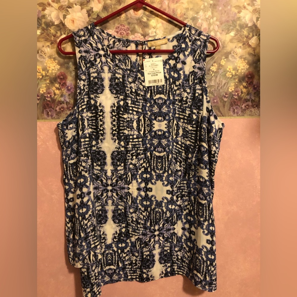 Women’s sleeveless top.